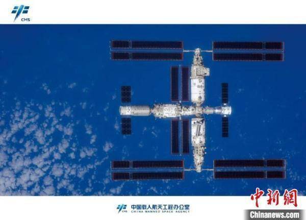 中国空间站首组高清“全身照”诞生记：太空摄影有何不同？ (图1)