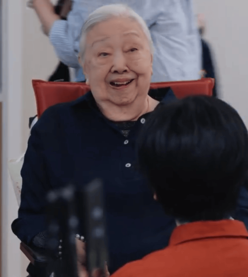92岁游本昌和妻子现状曝光!谈住养老院原因力破“子女不孝”谣言 (pic2) 92岁游本昌和妻子现状曝光!谈住养老院原因力破“子女不孝”谣言 (pic2)