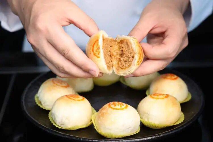 申城鲜肉月饼火热“斗法”！老字号单店单日售卖超2万只，有店家优惠到两块钱一只 (pic12)