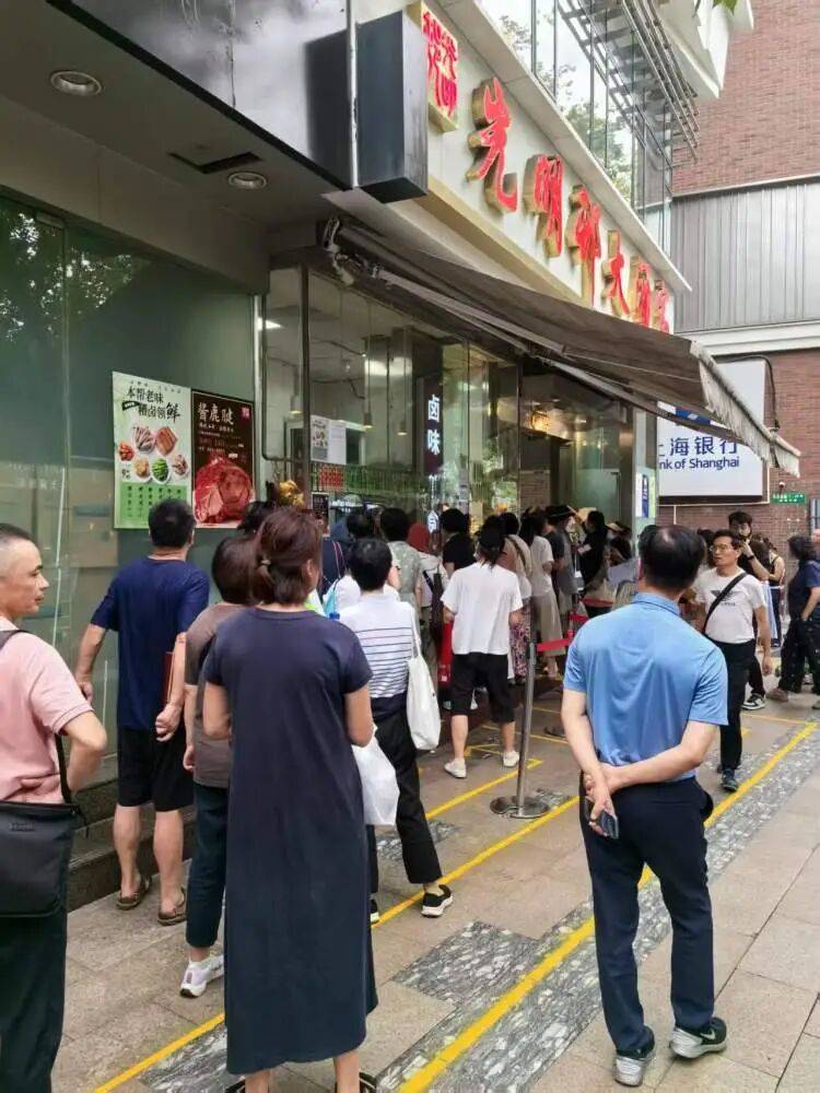 申城鲜肉月饼火热“斗法”！老字号单店单日售卖超2万只，有店家优惠到两块钱一只 (pic15)