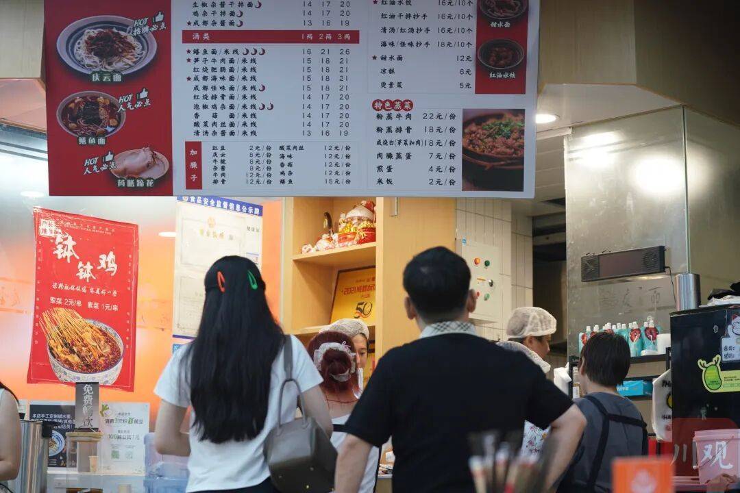 成都这家老面馆,一年卖出30多万碗面!真这么赚? (pic4) 成都这家老面馆,一年卖出30多万碗面!真这么赚? (pic4)