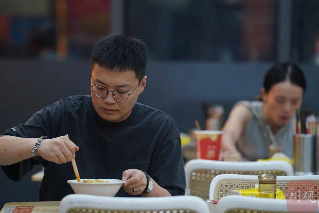 成都这家老面馆,一年卖出30多万碗面!真这么赚? (pic5) 成都这家老面馆,一年卖出30多万碗面!真这么赚? (pic5)