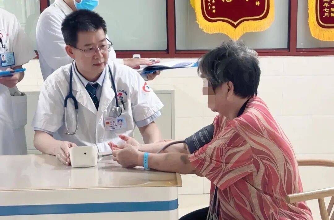 控血压“药不能停”?市三医院专家:精准管控是关键→ (pic1) 控血压“药不能停”?市三医院专家:精准管控是关键→ (pic1)
