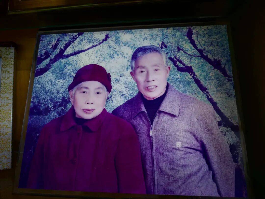 “秤不离砣”具象化！长沙200岁老夫妻互宠76年从未吵过架，子女：我爸舍不得 (pic2)