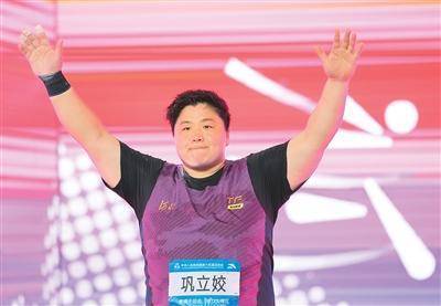 巩立姣:妈妈写的那三个字,我会让她继续立得稳、站得正 (pic1) 巩立姣:妈妈写的那三个字,我会让她继续立得稳、站得正 (pic1)
