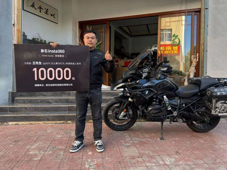 男子隧道内遇车祸进行教科书式救援,获科技公司万元奖励,打算捐给家乡的学生 (pic2) 男子隧道内遇车祸进行教科书式救援,获科技公司万元奖励,打算捐给家乡的学生 (pic2)