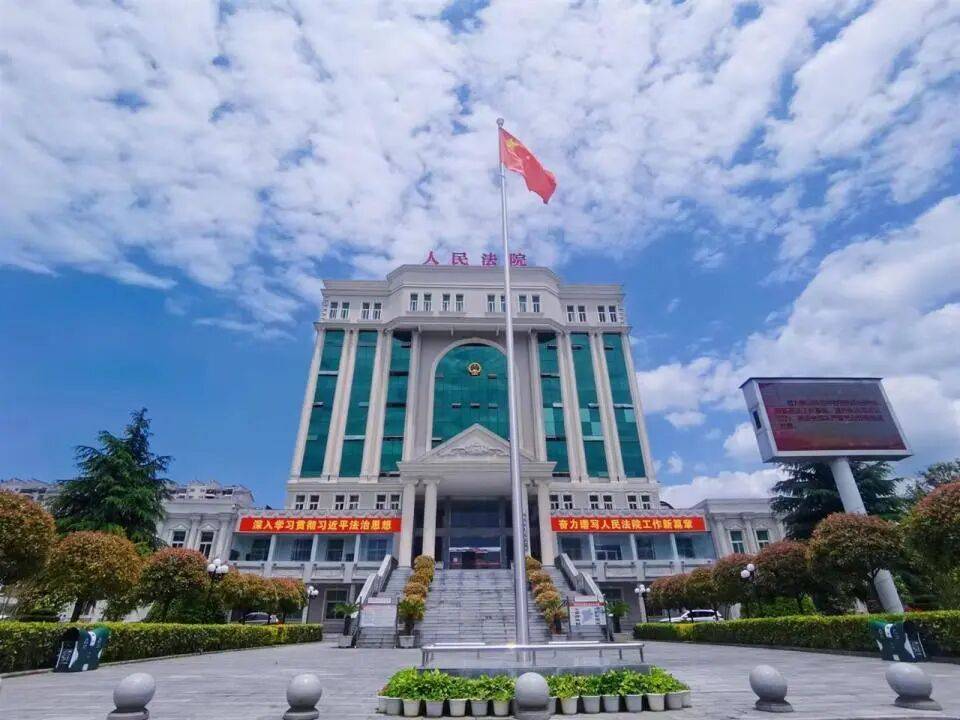 男乘客不满女司机搭话,一巴掌打下去,赔了2万元 (pic1) 男乘客不满女司机搭话,一巴掌打下去,赔了2万元 (pic1)