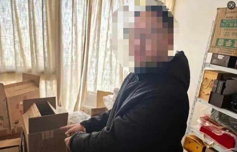 员工利用工作之便,偷偷复刻公司储藏室钥匙,偷走价值数万元茅台 (pic4) 员工利用工作之便,偷偷复刻公司储藏室钥匙,偷走价值数万元茅台 (pic4)