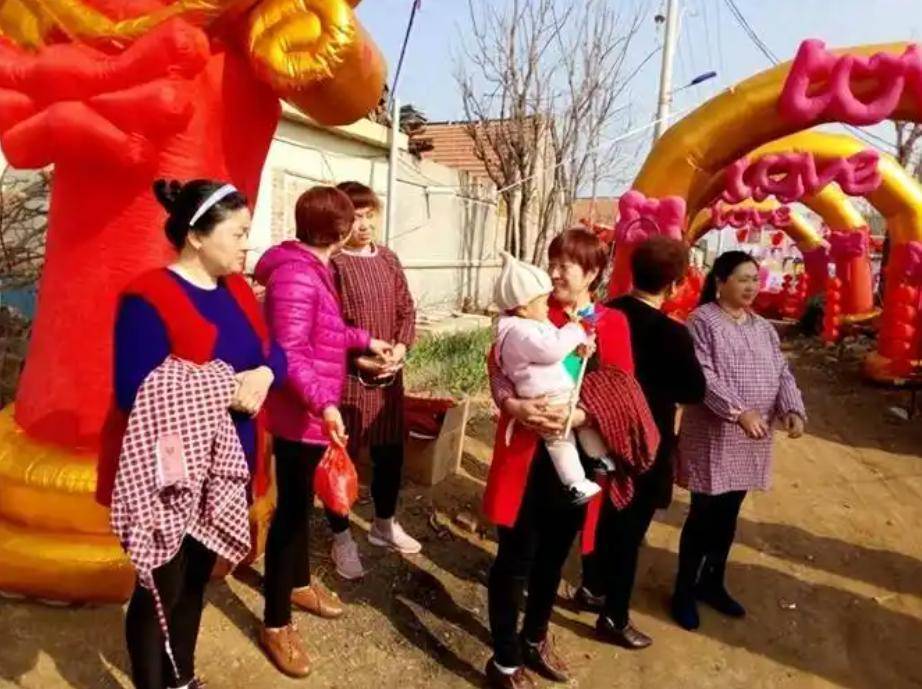 婚礼当天没人接亲,新郎一家去海南旅游,新娘妈:我就要一个态度 (pic1) 婚礼当天没人接亲,新郎一家去海南旅游,新娘妈:我就要一个态度 (pic1)