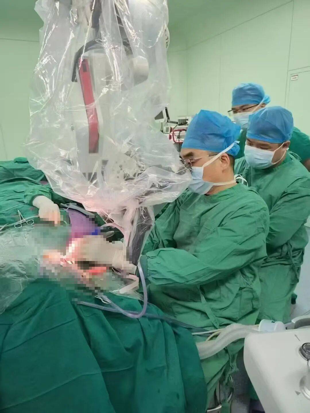 49岁女子左耳全聋40年,装上人工耳蜗后第一件事就是打麻将 (pic2) 49岁女子左耳全聋40年,装上人工耳蜗后第一件事就是打麻将 (pic2)
