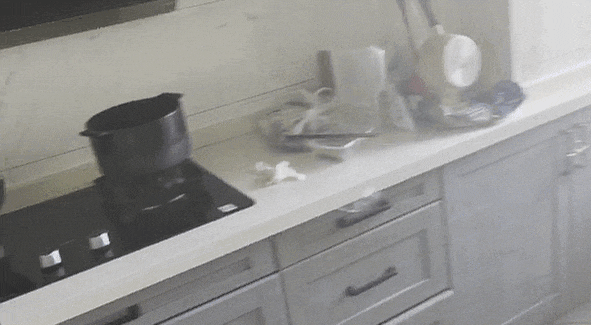 浙江宁波一男子炖肉后回房熟睡，被叫醒后懵了：身边都是消防员 (pic3)