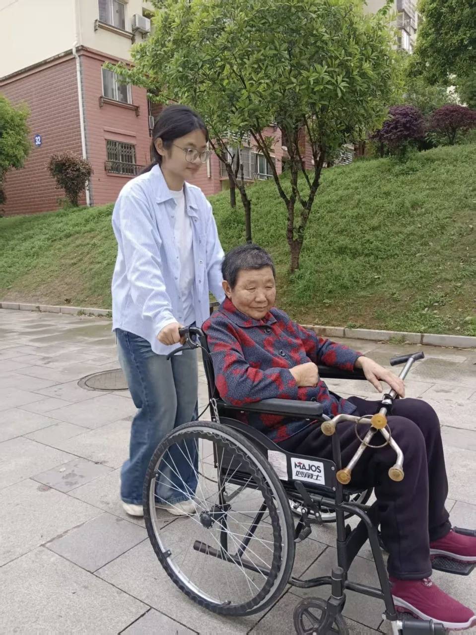 大二女生申请住到校外,了解原因后学院果断批准!网友泪目:想到了《陈情表》 (pic5) 大二女生申请住到校外,了解原因后学院果断批准!网友泪目:想到了《陈情表》 (pic5)