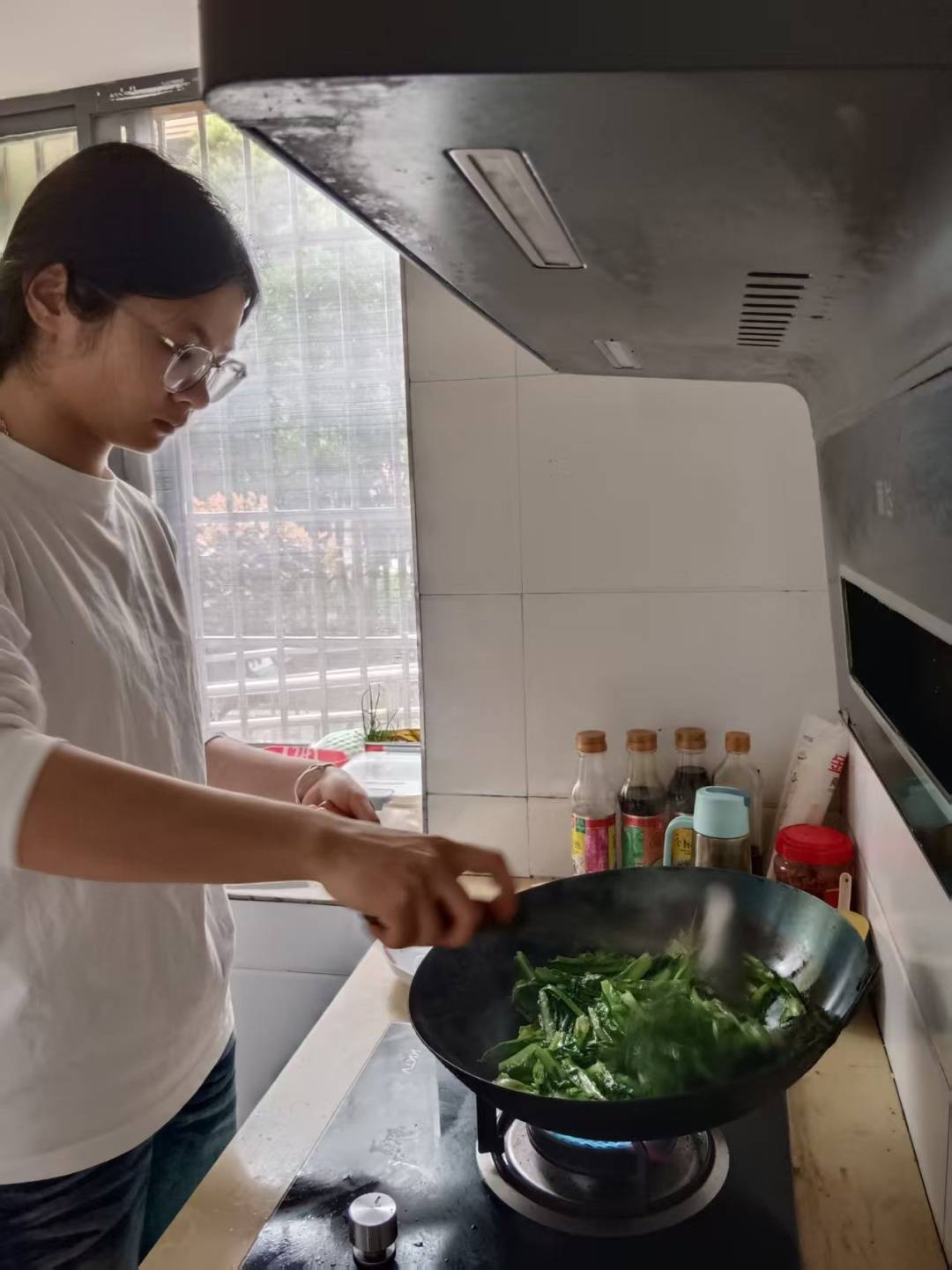 大二女生申请住到校外,了解原因后学院果断批准!网友泪目:想到了《陈情表》 (pic6) 大二女生申请住到校外,了解原因后学院果断批准!网友泪目:想到了《陈情表》 (pic6)