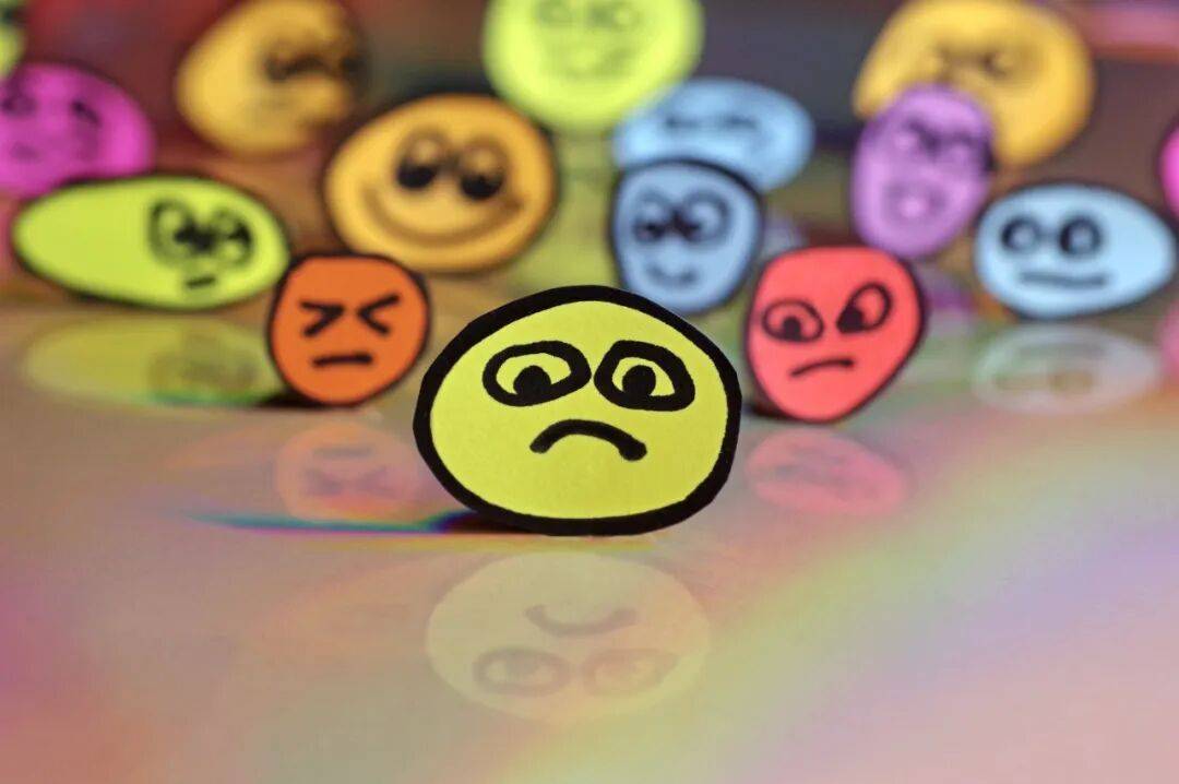 这5个坏习惯让你比同龄人显老，第2个90%的人都在做！第5个正在毁掉你的脸 (pic1)