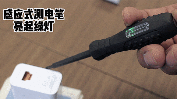 边充电边玩手机竟被电击?这些习惯赶紧改 (pic3) 边充电边玩手机竟被电击?这些习惯赶紧改 (pic3)