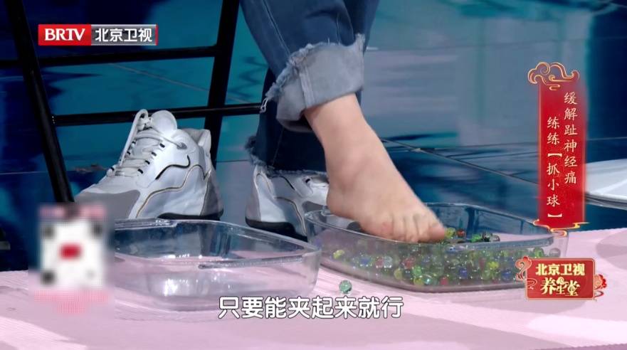 走路多了脚疼不正常?医生:这种疼可能是神经在报警,两个小妙招,轻松护足 (pic19) 走路多了脚疼不正常?医生:这种疼可能是神经在报警,两个小妙招,轻松护足 (pic19)