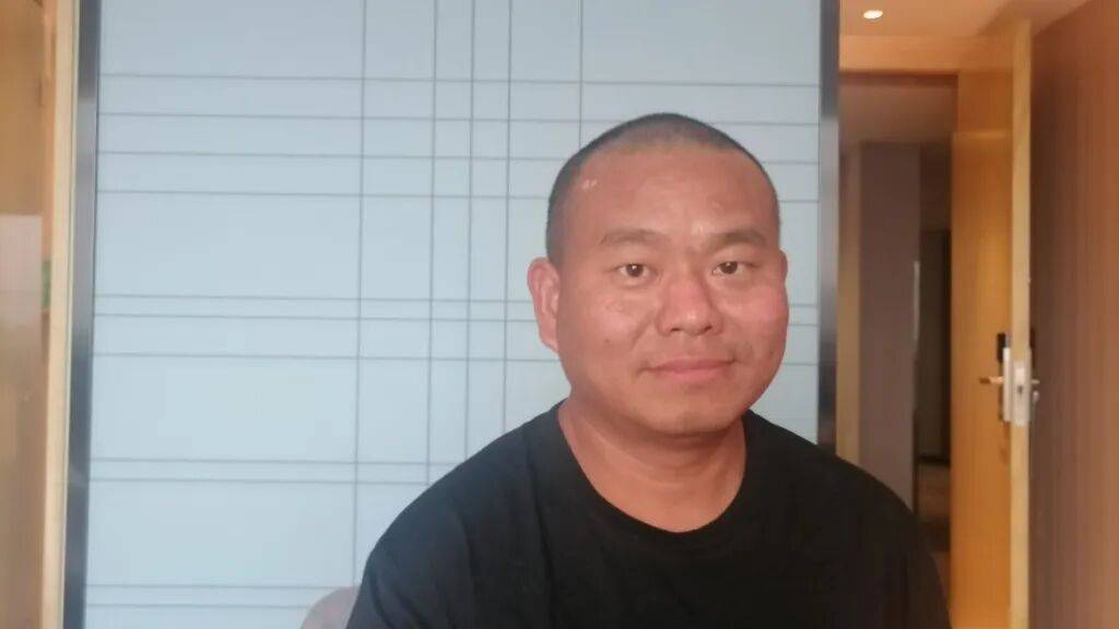 39岁男子踩到瓜果皮坠海漂流6天6夜,生吃七八十只小螃蟹保命 (pic1) 39岁男子踩到瓜果皮坠海漂流6天6夜,生吃七八十只小螃蟹保命 (pic1)
