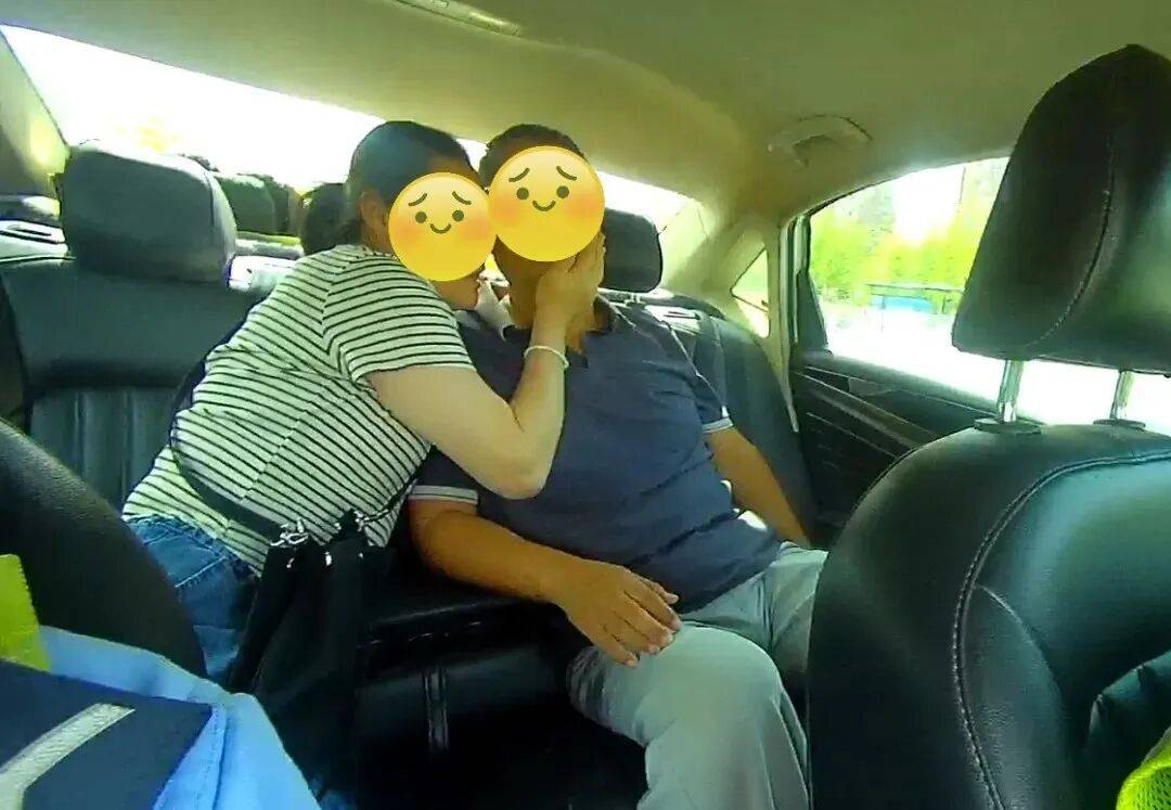 男子驾驶途中突然失去意识,妻子哭喊求助,执勤辅警10分钟送医! (pic2) 男子驾驶途中突然失去意识,妻子哭喊求助,执勤辅警10分钟送医! (pic2)