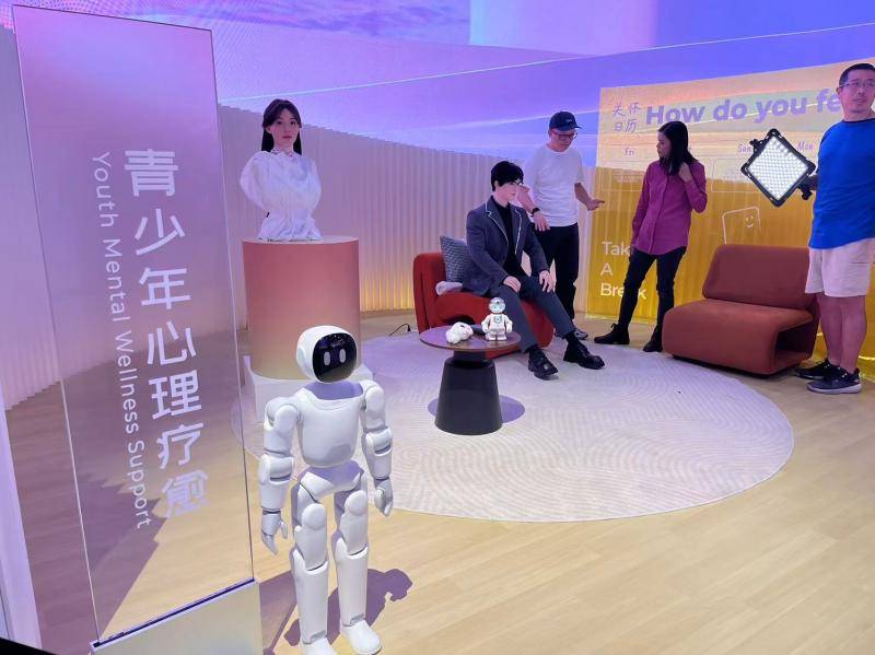 优必选超仿生人形机器人获超1.3万台订单，售价11.98万起｜新品速递 (pic1)