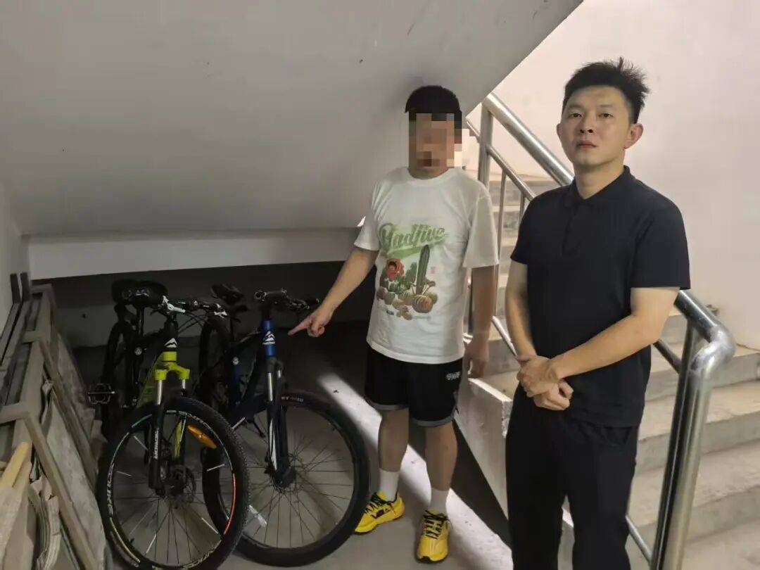 女儿想学骑车,父亲竟去偷车?一辆不够偷两辆?太荒唐! (pic1) 女儿想学骑车,父亲竟去偷车?一辆不够偷两辆?太荒唐! (pic1)