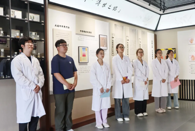 医教协同育英才—山东中医药大学见习生赴济南中医风湿医院开展临床见习与文化交流活动(pic3) 医教协同育英才—山东中医药大学见习生赴济南中医风湿医院开展临床见习与文化交流活动(pic3)